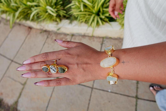 Elegant Raw Stone 18K Gold-Plated Adjustable Bracelet.