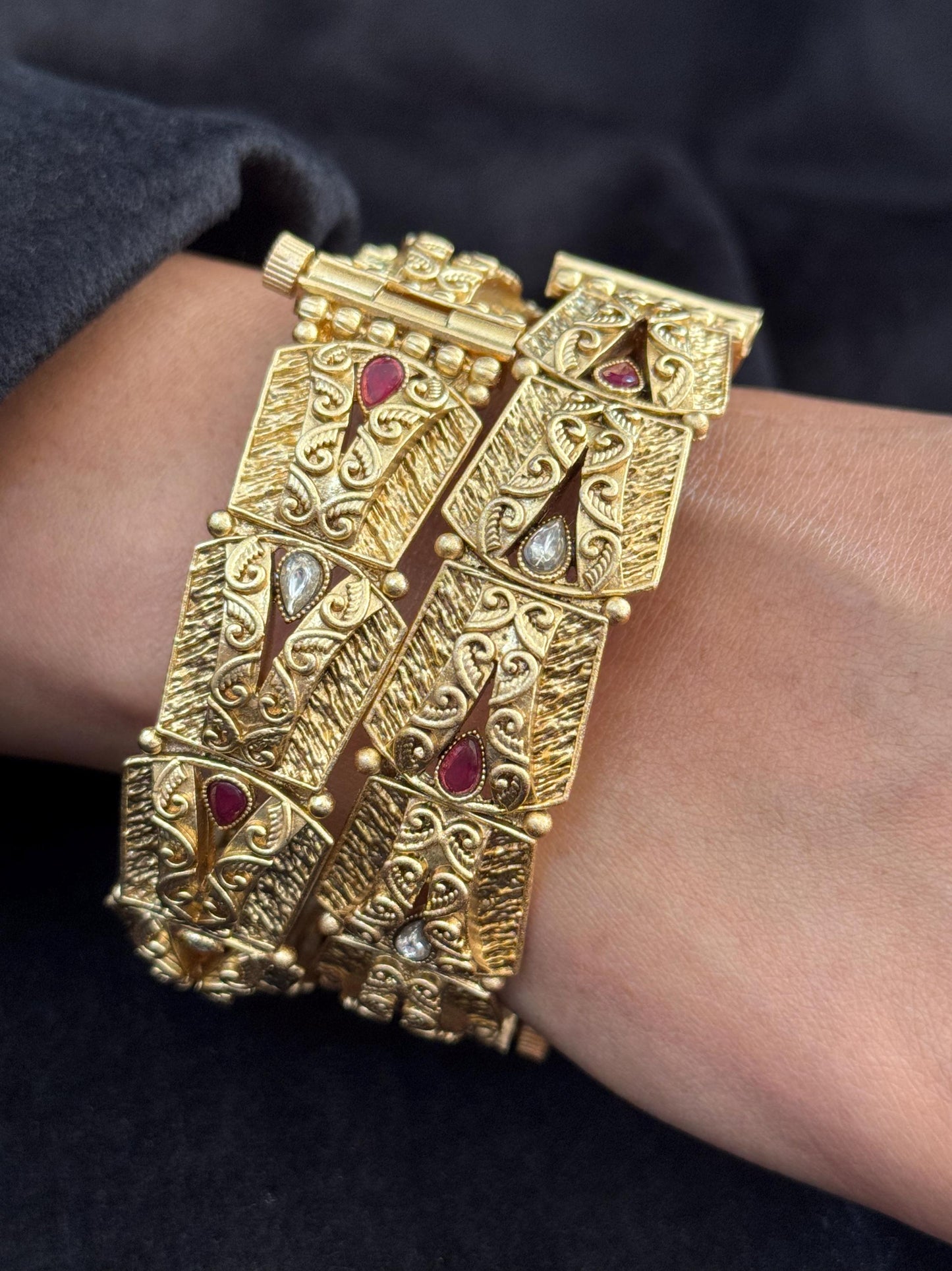 Panelled Vintage Kada - Antique-style openable kada.