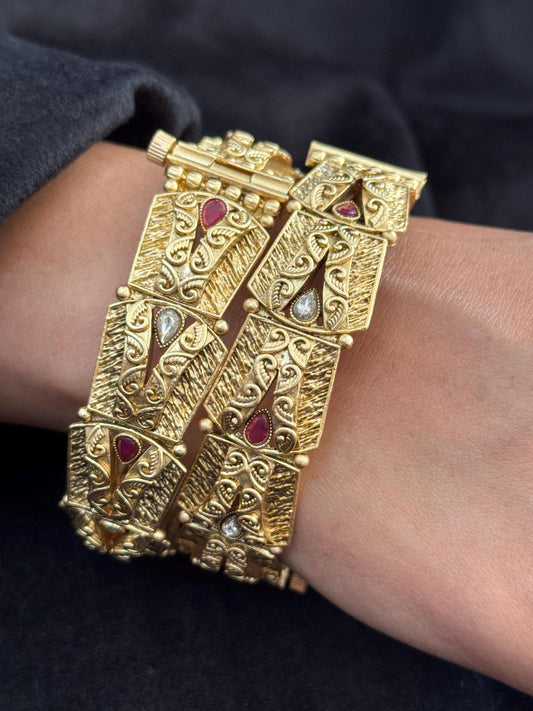 Panelled Vintage Kada - Antique-style openable kada.