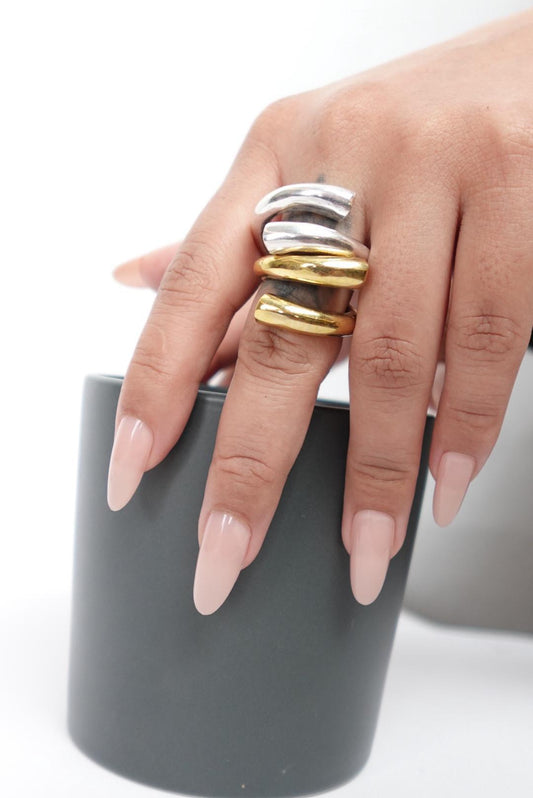 Anillo llamativo de banda gruesa estilo bohemio: anillo ajustable de latón y plata.