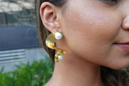 18K Gold-plated Gilded Wave Moonstone Earrings.