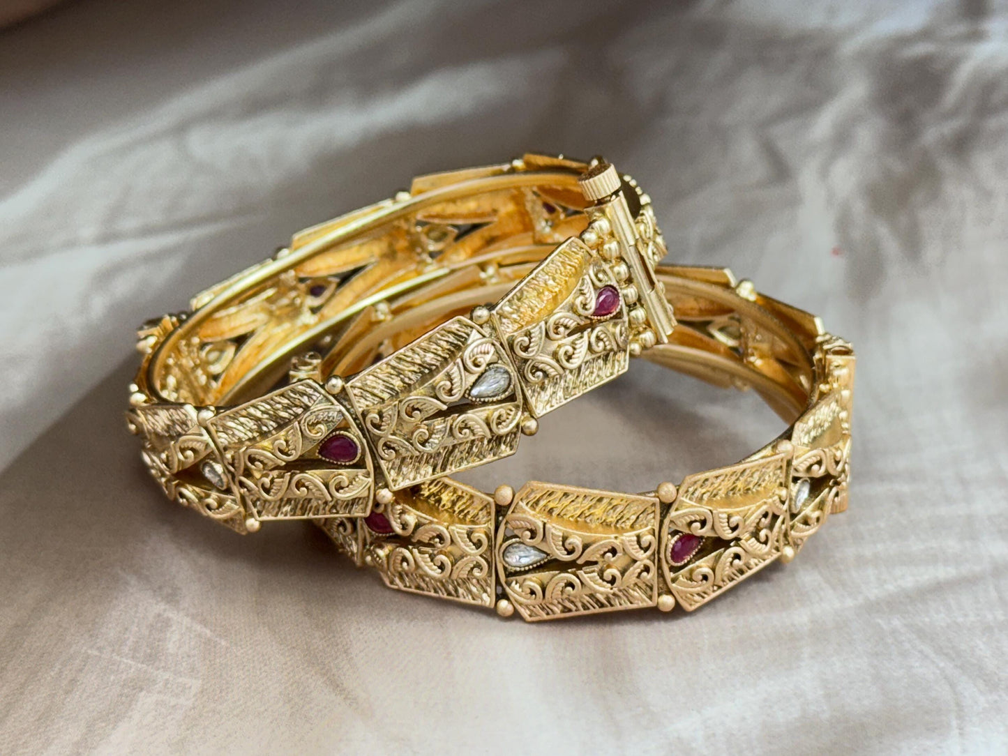 Panelled Vintage Kada - Antique-style openable kada.