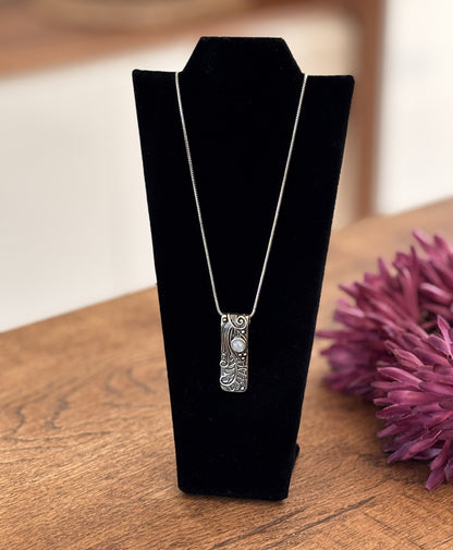 Gold/Silver Ornate Rectangle Gemstone Pendant Necklace.