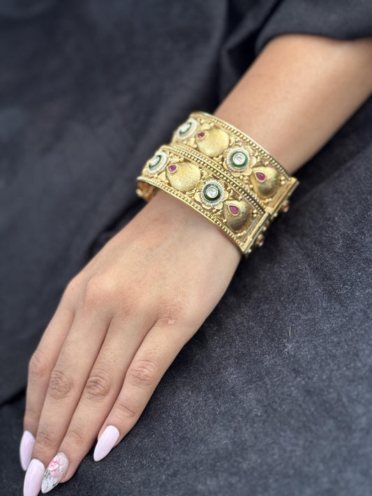 Green and White Bloom Kada - Textured gold kada.