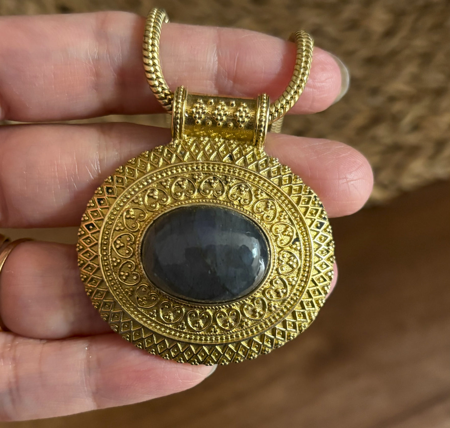 Vintage Boho Natural Stone Statement Necklace – Antique Gold & Silver Tone Medallion Necklace