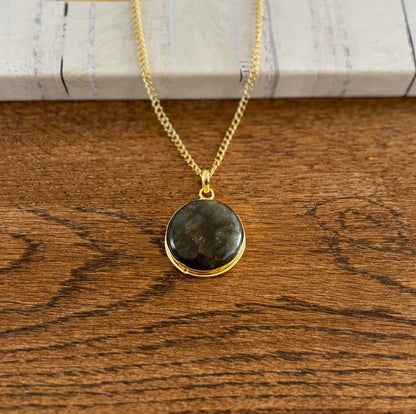 Round labradorite pendant necklace in 18k gold-plated brass with a stepped bezel