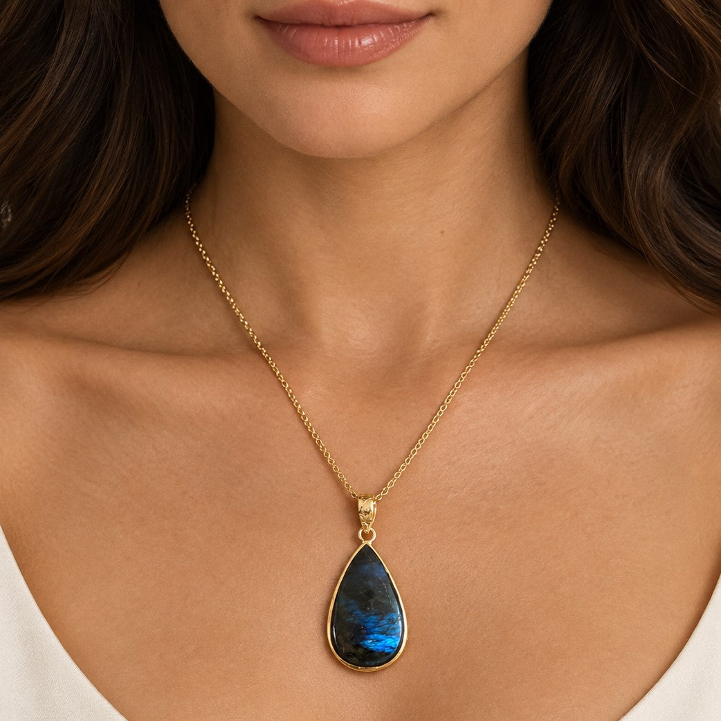Gold-Plated Labradorite Pendant Necklace — Aurora Veil