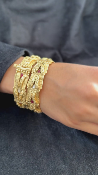 Panelled Vintage Kada - Antique-style openable kada.
