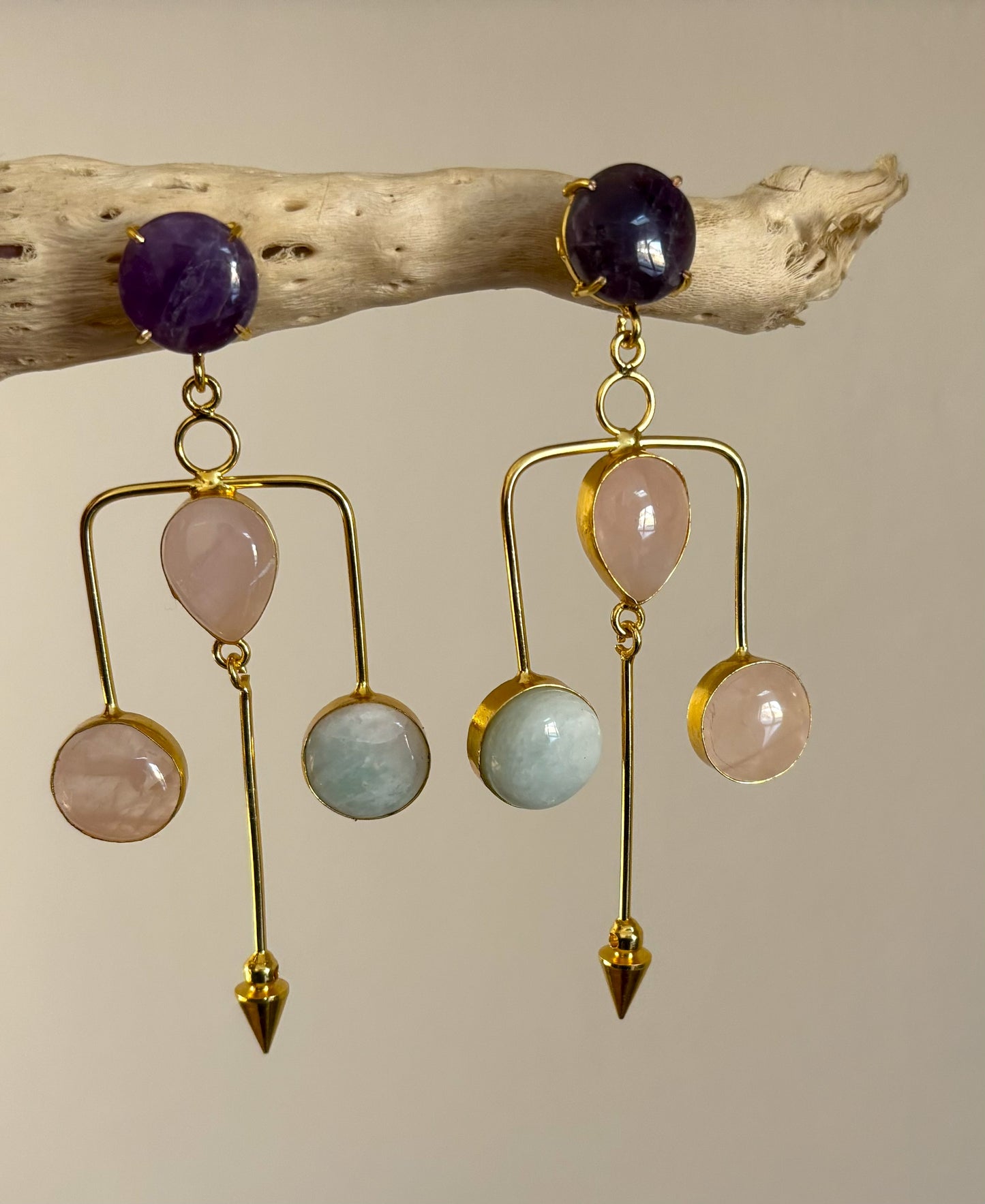 Mystic Rounds: Aros con piedras preciosas hechos a mano - Pendientes de piedra natural.