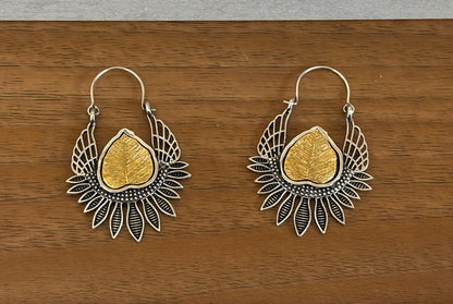 Two-Tone Leaf Drop Earrings – Gold & Silver Nature-Inspired Design.